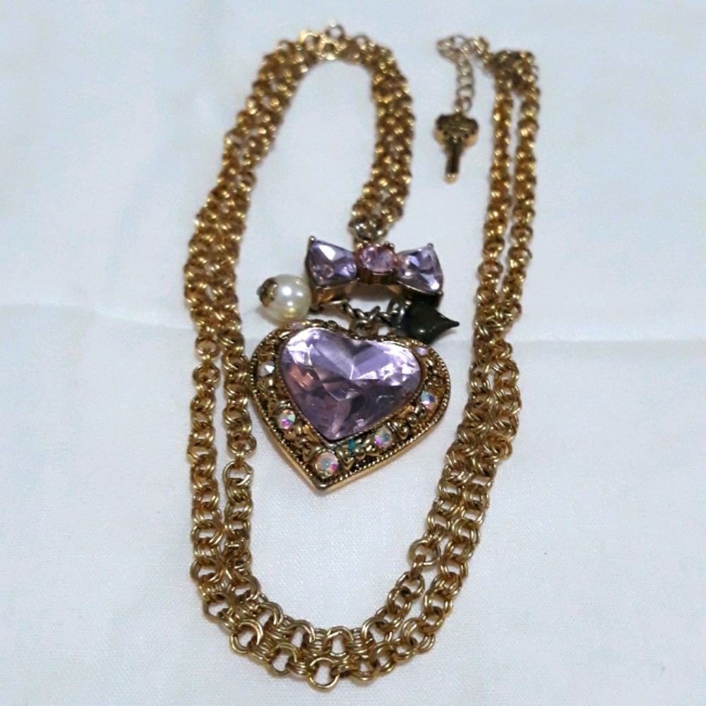 ❤❤BETSEY JOHNSON NECKLACE